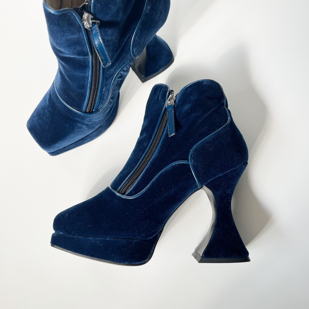 John Fluevog Ramona Munster Boots Size 9 Navy Blue Velvet Platform Flared Heel - Picture 4 of 10